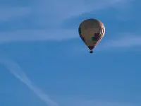 Ein Heißluftballon.